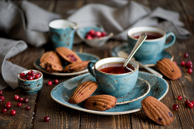 Обои картинки фото еда, напитки, Чай, клюква, печенье, чашка, чай