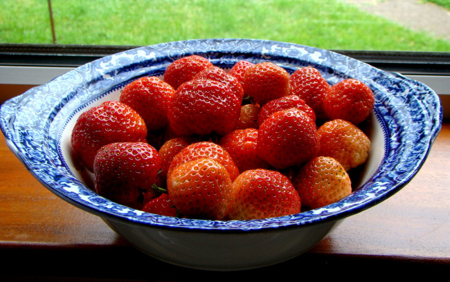 Обои картинки фото еда, клубника, земляника, блюдо