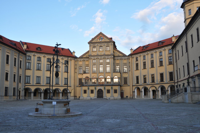 Обои картинки фото беларусь, несвиж, замок, радзивиллов, города, дворцы, замки, крепости, площадь