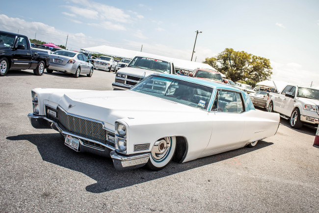 Обои картинки фото автомобили, выставки, уличные, фото, cadillac