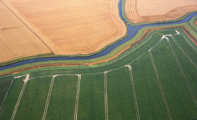 Обои картинки фото природа, поля, река, панорама