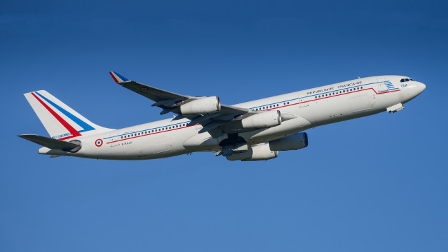 Обои картинки фото a340-212, авиация, пассажирские самолёты, авиалайнер