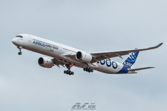 Обои картинки фото airbus a350, авиация, пассажирские самолёты, авиалайнер