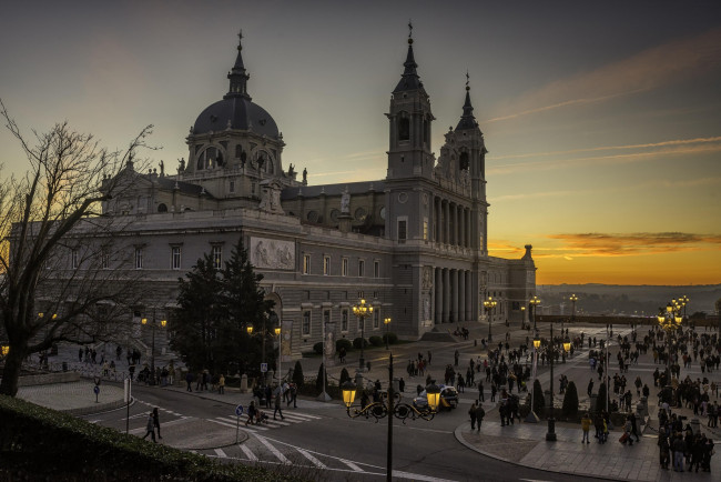 Обои картинки фото catedral de la almudena,  madrid, города, мадрид , испания, простор