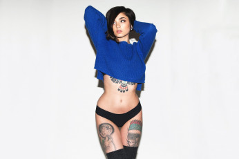 Картинка taylor+white девушки -unsort+ брюнетки темноволосые taylor white девушка модель брюнетка красотка макияж взгляд татуировка тату поза