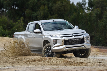 Картинка автомобили mitsubishi triton