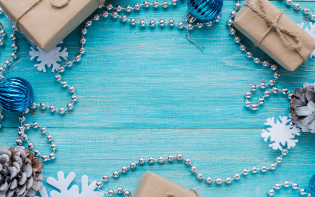 Обои картинки фото праздничные, - разное , новый год, шишки, подарки, шарики, бусы