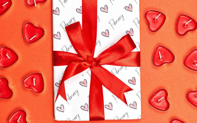 Обои картинки фото праздничные, подарки и коробочки, свечи, сердечки, подарок, лента, бант