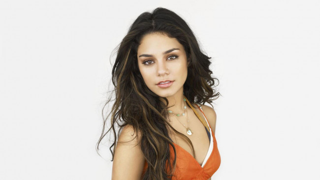 Обои картинки фото девушки, vanessa hudgens, лицо, брюнетка, украшения