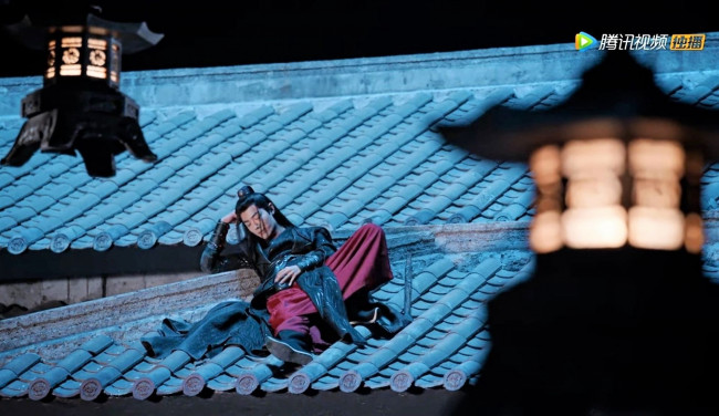 Обои картинки фото кино фильмы, the untamed, вэй, усянь, крыша, сон