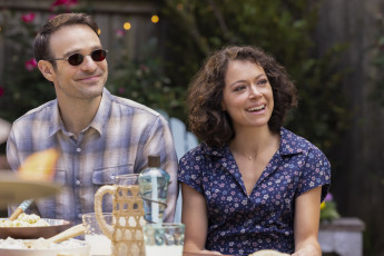 Картинка she-hulk +attorney+at+law+ +сериал+2022+ кино+фильмы +attorney+at+law женщина халк адвокат cериал фантастика боевик драма комедия tatiana maslany charlie cox