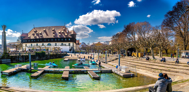 Обои картинки фото констанц,  германия, города, - улицы,  площади,  набережные, германия, парк, люди, дома, деревья, пруд