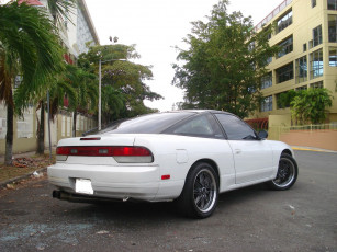 Картинка автомобили nissan datsun