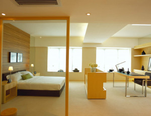 Картинка интерьер спальня кровать подушка светильник