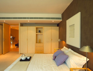 Картинка интерьер спальня светильник подушка кровать