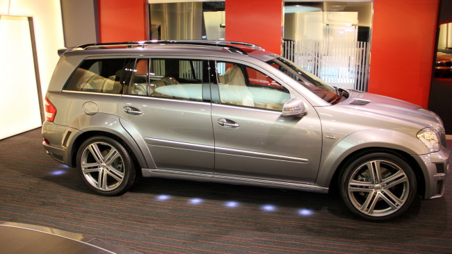 Обои картинки фото mercedes, gl, автомобили, выставки, уличные, фото, скорость, мощь, стиль, автомобиль