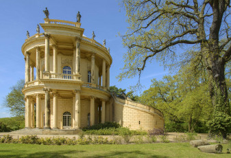 Картинка города -+исторические +архитектурные+памятники парк