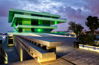 Картинка города -+здания +дома набережная