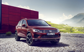 Картинка автомобили volkswagen touareg туарег пейзаж бордовый