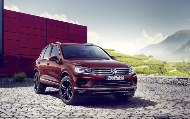 Обои картинки фото автомобили, volkswagen, touareg, туарег, пейзаж, бордовый
