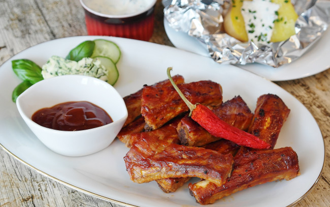 Обои картинки фото еда, мясные блюда, кетчуп, перец, острый, жареные, ребрышки