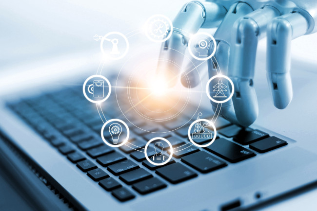 Обои картинки фото компьютеры, мониторы,  ноутбуки, клавиатура, значки, рука, робот