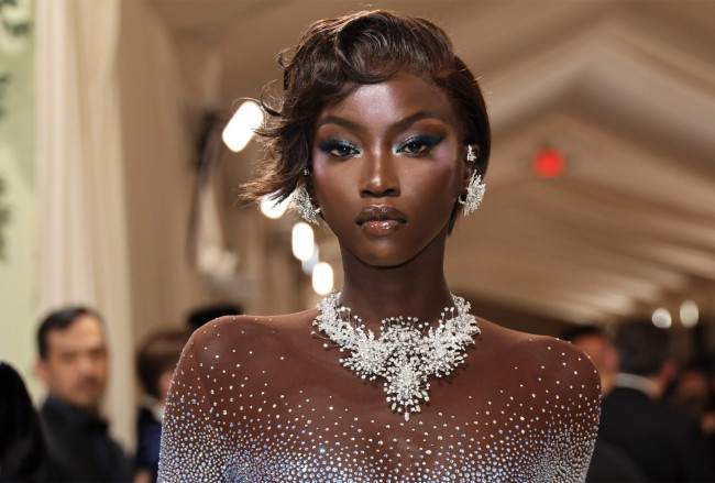 Обои картинки фото anok yai, девушки, anok, yai, девушка, мулатка, темнокожая, чернокожая, модель, красотка, макияж, взгляд, поза, стройная, сексуальная, фигура