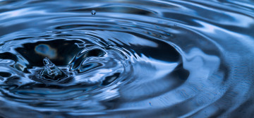 Картинка разное капли брызги всплески круги вода синий капля