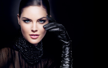 Картинка Hilary+Rhoda девушки макияж перчатки
