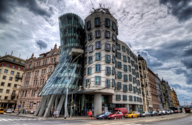 Обои картинки фото прага, Чехия, города, танцующие, дома, улица