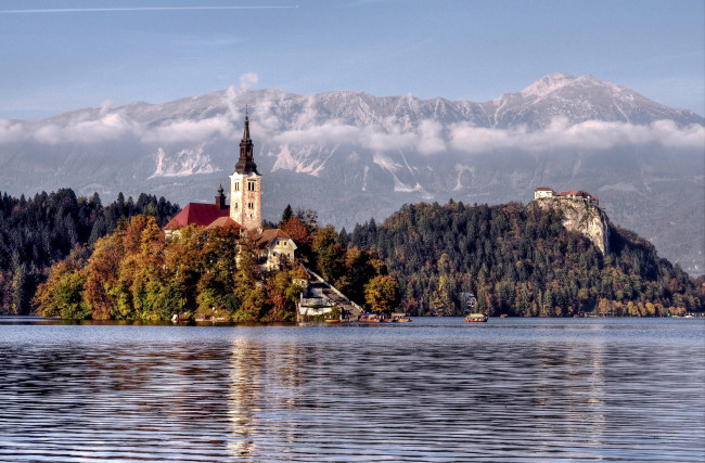 Обои картинки фото озеро, блед, словения, города, деревья, шпиль, остров