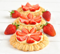 Картинка еда пирожные кексы печенье тарталетки клубника