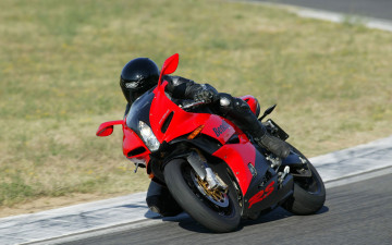 Картинка спорт мотоспорт benelli tornado трек гонка