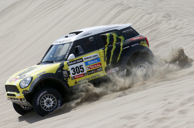 Обои картинки фото спорт, авторалли, mini, cooper, соревнования, dakar, x-raid, rally, желтый, гонка, мини, купер