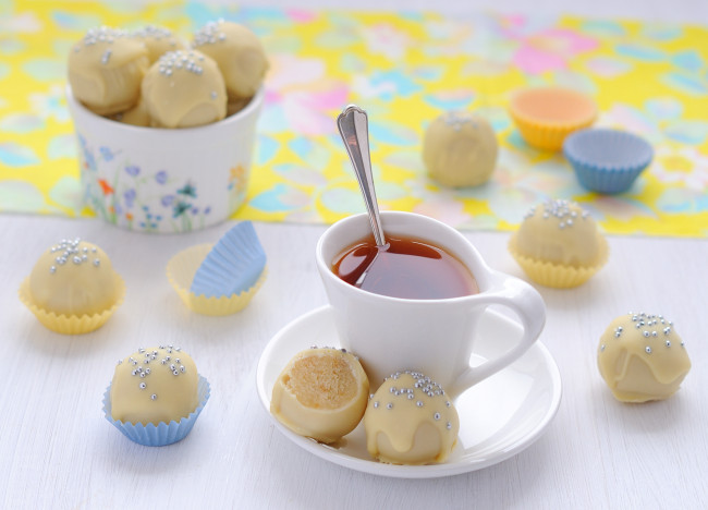 Обои картинки фото еда, напитки, Чай, миндальные, конфеты, чай