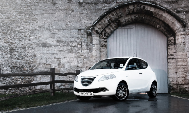 Обои картинки фото 2012 white chrysler ypsilon, автомобили, chrysler, сша, легковые, group, llc