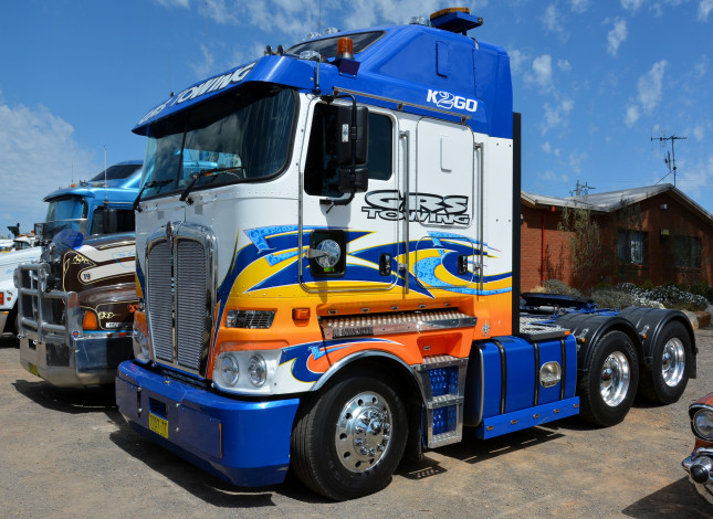 Обои картинки фото k200 kenworth, автомобили, kenworth , выставка, улица, тяжелый, грузовик, седельный, тягач