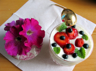 Картинка еда мороженое +десерты петуния клубника десерт мята черника