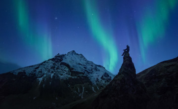 Картинка природа северное+сияние горы человек небо звезды сияние