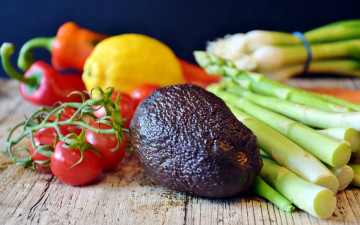 Картинка еда фрукты+и+овощи+вместе авокадо лук спаржа лимон перец помидоры томаты