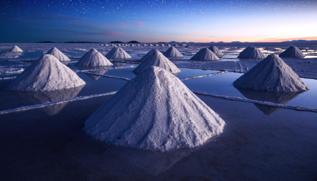 Обои картинки фото солончак уюни в боливии, природа, реки, озера, озеро, соль, горки, небо, звезды