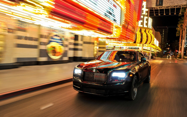 Обои картинки фото автомобили, rolls-royce, роллс-ройс, город, черный, дорога, улица, огни