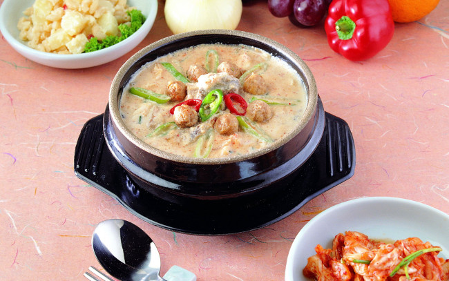 Обои картинки фото еда, первые блюда, суп, фрикадельки, перец