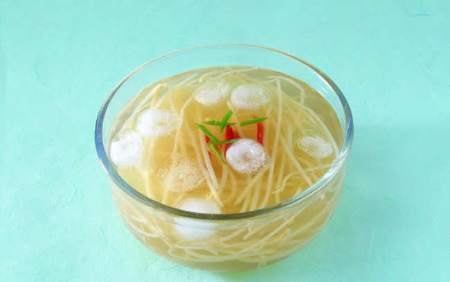 Обои картинки фото еда, первые блюда, суп, перец, лед