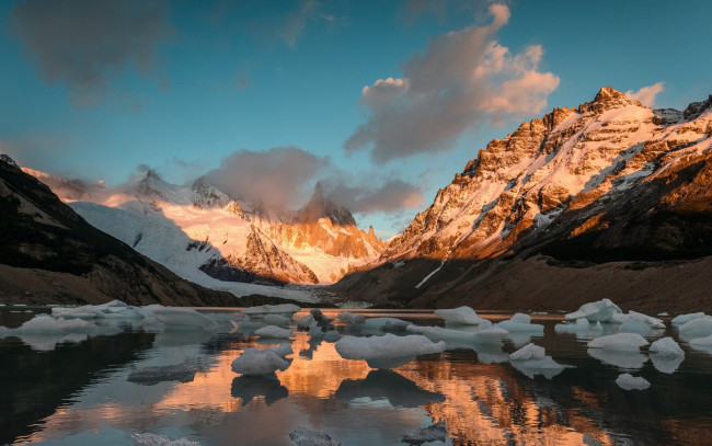 Обои картинки фото природа, реки, озера, озеро, лед, горы, облака, небо