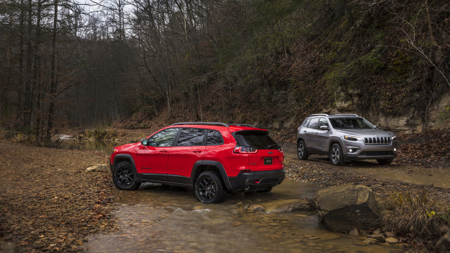 Обои картинки фото jeep cherokee trailhawk and cherokee limited 2019, автомобили, jeep, limited, cherokee, 2019, trailhawk