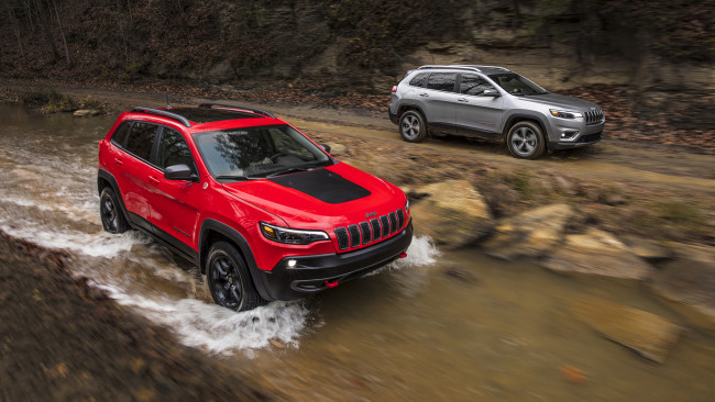 Обои картинки фото jeep cherokee trailhawk and cherokee limited 2019, автомобили, jeep, 2019, limited, cherokee, trailhawk