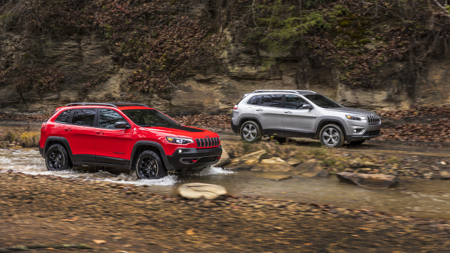 Обои картинки фото jeep cherokee trailhawk and cherokee limited 2019, автомобили, jeep, 2019, limited, cherokee, trailhawk
