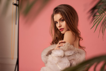 Картинка наталья+найденко девушки наталья найденко девушка лицо портрет модель шатенка красотка поза взгляд макияж шуба