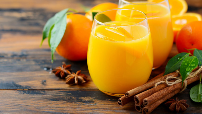 Обои картинки фото еда, напитки,  сок, мандарины, лед, сок, корица